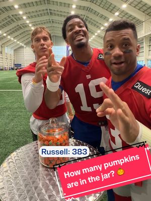 The QBs weren’t quitting 😭 #giants #qotd #nfl #football #halloween 