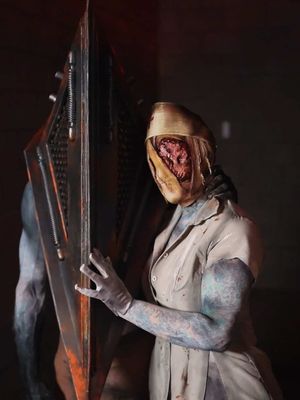 Happy Halloween 😈 📐  @James M. Ramsey #silenthill #pyramidhead #silenthillnurse #pyramidheadcosplay #couple 