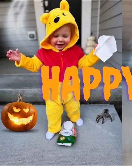 3 Halloween Requirements: spooky ghosts, jack o'lanterns... and not-sticky-or-covered-in-chocolate hands! 🎃👻 HAPPY HALLOWEEN!