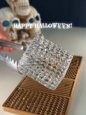 There’s nothing scarier than cloudy ice. #ice #cocktailice #clearice 