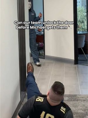 Wait till the end 😂😂 #michaelmyer #halloween #fyp #funny 