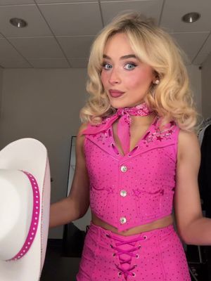 hi Barbie! Happy Halloween 💖💖💖