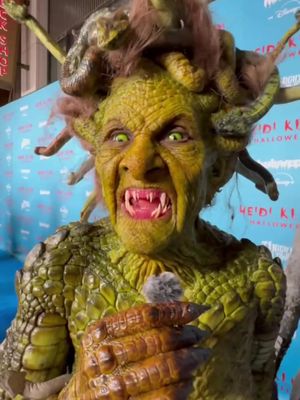 @heidi klum has arrived, that means it’s time to party 🐍  #heidiklumhalloween #heidiklum #fyp #happyhalloween #hardrock 