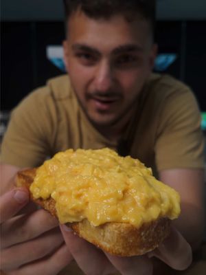 Replying to @Damian Woods everyone judged my Michelin star scrambled eggs so I asked a Michelin trained chef! #food #cooking #eggs #stainlesssteelpan #yum 