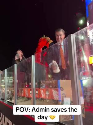 Always looking out for the fans 🫡 #collegegameday #utah #cincinnati #cfb