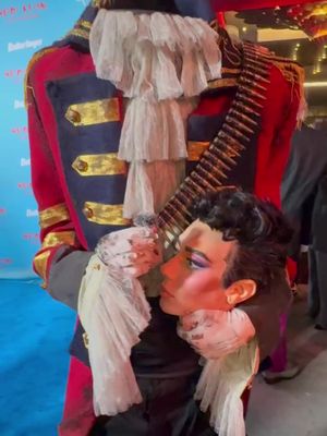 Is that you in there @James Charles  #heidiklumhalloween #heidiklum #jamescharles #fyp #happyhalloween 