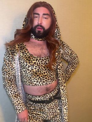 When you’re rarely ever impressed… @Shania Twain #thatdontimpressmemuch #shaniatwain #happyhalloween #halloweencostume 