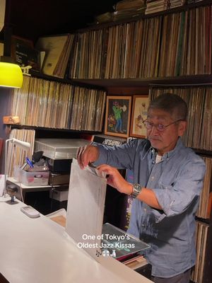 One of Tokyo’s oldest jazz kissas 🎶💿🍶 Opened in 1960, still glowing with pure Showa-era charm. The current owner, once a regular, took over after the previous owner passed away. He’s warm, soft-spoken and has an incredible taste in music. I loved every song he played! John Coltrane and Pharoah Sanders visited during their one and only Japan tour in 1966, and the owner still treasures that piece of history. He’s also kept decades of guest notebooks, and I even found one from 1979. Regulars drop by after work or before their night shifts to listen to a few songs. Drinks are around ¥900, coffee’s served too, and it’s non-smoking with no cover—truly truly a gem!! 📍Jazz - Miles 🗺️ 1 Chome-37-14 Matsubara, Setagaya City, Tokyo 156-0043 💵 Cocktails ¥900 (cash only), no cover . . #tokyo #japan #jazz #jazzkissa #vinyl 