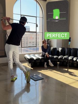 Improve at Golf from your Apartment 🗽. Now the size of your house is no excuse for your swing 👍 #golf #xmas #holdiay #golfing #present