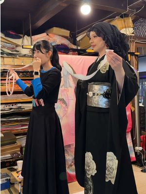 Make sure you book it in advance! The furusode kimono is from @井上呉服店 #kimono #rental #japan #kyoto #muslim 