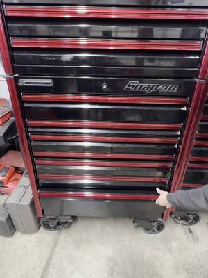 Snap on end cab #2 didn’t plan on having 2 end cabs but I’m glad I do. Eventually they will be bolted on a 68” single bank epiq as well. @SnaponTools 