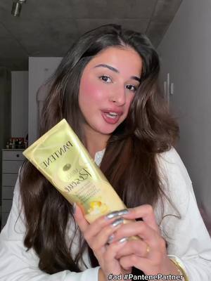 #ad Dry,brittle  hair? We don’t know her this winter thanks to Pantene Miracle Rescue Deep Repair Conditioner ❄️💁🏻‍♀️ @Pantene #Pantenepartner #winterhairecare #dryhair