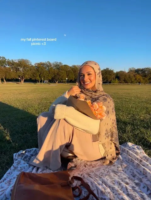 little fall picnic  hijab chantilly lace from @velascarves linen pants and purse from @TJ Maxx sweater is from @asos  @urooj  @sofiaᢉ𐭩 