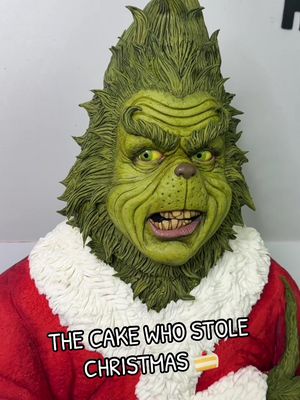 Cheer up dudes; it’s Christmas 😅🍰 . . . #grinch #cake #thegrinch #cakedecorating #christmas 