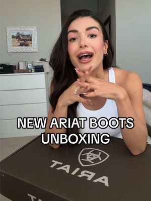 I love that they’re western but not like TOO western. Very versatile with a refined edge. Great height, too (I’m 5’4” for reference). Overall big fan of the vibe & I think I’m gonna gift myself a new @Ariat outfit too to go with them!! 🤩  #ariat #benchmade #horsegirl #holidaygiftideas #equestrian #westernstyle