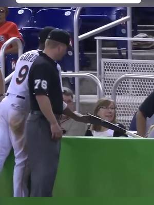 That time Dee Gordon cheered this fan up after getting hit by a foul ball 👏👏