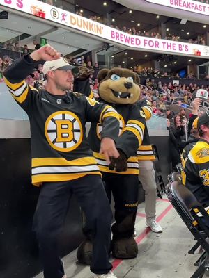 At this point Lawsy can get these guys to do anything by just saying “It’s a prank”  #taylorswift @Boston Bruins 
