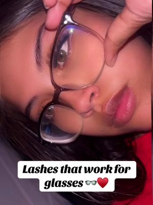 If you wanna know the lash map comment down below ⬇️♥️👀 #lashesoftiktok #lashclusters #lashclustersathome #clusterlashes #dolllashes 