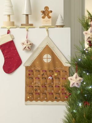 Discover the small joy of a chocolate-a-day advent tradition with the classic Haigh's Advent Calendar. The Gingerbread themed calendar perfectly holds a Haigh's Chocolate Square from the Advent Filling Pack. Perfect for enjoying the taste of Haigh's each day in the lead up to Christmas. 🎄