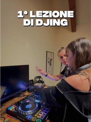 Prima lezione da DJ 🎧💿 Mai pensato che mixare potesse darmi così tanta adrenalina❤️‍🩹 Non c’è nulla di male nel farsi aiutare e avere un mentore come @petersonnnnnnnnnnnnnnnn fa la differenza!! Sto imparando a mixare con la Pioneer DDJ-FLX10 e la DDJ-FLX4, non vedo l’ora di farvi sentire i miei primi set 🪩 Seguimi per vedere i miei progressi dietro la console :) #djjourney #learninghowtodj #pioneerdj #ddjflx10 #beginnerdj        