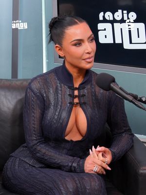 Andy really needs @kimkardashian to explain the reasoning for a fake... bush. 🌳﻿🌳﻿🌳 Hear the full interview at the link in the comments. #KimKardashian #SKIMS #AndyCohen #AllsFair #SiriusXM