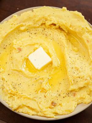 My Garlic Mashed Potato recipe is the ONLY mashed potato recipe you’ll need this Thanksgiving! This is the recipe to really impress - garlic is incorporated 3 ways: we use roasted garlic for a creamy nutty sweetness, grated garlic for the gentle subtle aroma, and garlic powder to reinforce all that garlic flavor. This is for my true garlic lovers! And the best part is you can easily make it ahead of time! Comment “CJ Recipe” for the full recipe with all of my KEY tips sent straight to your inbox (make you follow me and your message requests are open to ensure you receive it)! https://cjeatsrecipes.com/garlic-mashed-potatoes/ #cjeatsrecipes #EasyRecipes #garlicmashedpotatoes #potatoes #thanksgivingrecipes