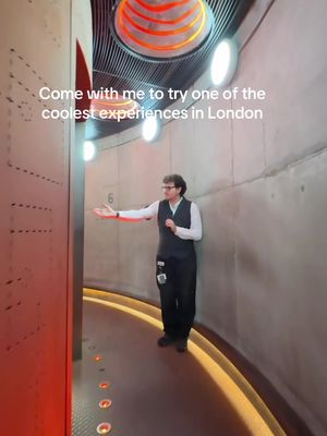 Come with me to try one of the coolest experiences in London😍 I love it✨ 📍The Chimney Lift at Battersea Power Station #thingstodo #thingstodoinlondon 