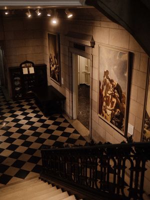 This and no time limit. #darkacademia #museumdate #dateideas #artmuseum #gothic 