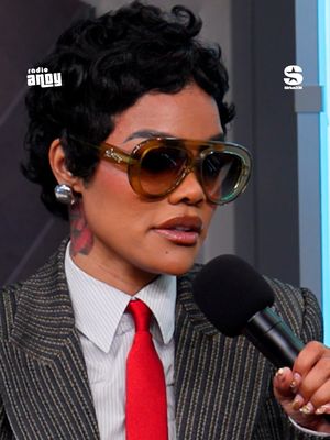 How can you get great abs like Teyana Taylor? Well, if you tour a lot, dance a lot, and run a lot, and then maybe have a child or two too… 🏋️‍♂️ Listen to the full Radio Andy interview with the cast of @allsfaironhulu at the link in comments. #TeyanaTaylor #Workout #Abs #AllsFair #SiriusXM