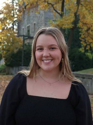 Ever wish you could go back and give your first-year self some advice? In this video, Emma shares her top five tips to help new students succeed and make the most of their time at #UofG. 📚✨ #StudentLife #UofGuelph #Guelph #UniversityLife | @emma mintz ౨ৎ