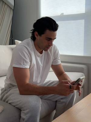 #ourapartner From quiet mornings and journaling to movement and slowing down at night, Oura Ring 4 Ceramic helps me stay tuned in to what my body actually needs. @ouraring 