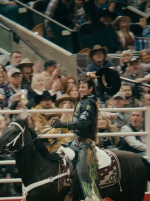 The line between fearless and reckless? Rocker learned it from the legend himself — JB Mauney. Episode 5 of #hellonwheels presented by @Boot-Barn is available NOW on The Cowboy Channel YouTube.