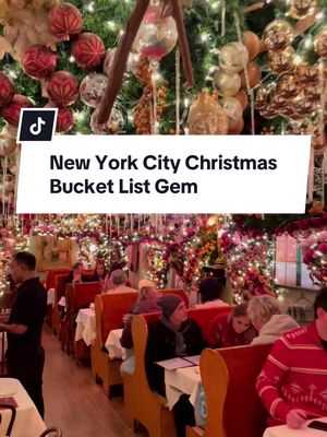 I mapped out the best NYC holiday gems so you don’t have to 😌 ✨ Shop the full comprehensive guide to your holiday trip in New York in my bio #travelbucketlist #newyorkweekenditinerary #christmasseasonvibes #nycholidayitinerary #exclusiverestaurantsinnyc 