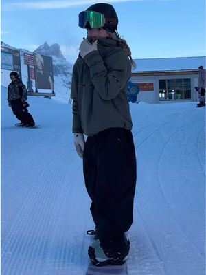 Swiiiiiizzzzerlaaaand #minishred #snowboard #girls 