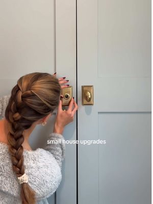 such a simple change that I feel like makes a huge difference!! #homeimprovement #houseupgrades #homedecor 