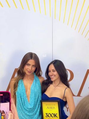 Às vezes criar conteúdo é assim ✨ Um dia você tá travado, no outro tá tirando foto com a Jade Picon ou sendo premiada no evento da marca dela 😌 É sobre se apaixonar pelo processo de novo e de novo. E na Comu a gente segue junto, sempre crescendo um vídeo por vez. #comu #criadorconteudo #criacaodeconteudo #creator #tiktokshop