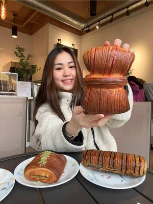 My new favorite croissant spot in WA! The black sesame croissant and red bow tie croissants were phenomenal 🥹 🥐  📍SheChill Patisserie ,17401 133rd Ave NE, Ste 1002, Woodinville, WA 98072