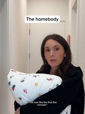 *Hasn’t been seen in public in a year*  Leave it to the @squishpillowofficial to make you never want to leave your comfy home. They’re the perfect holiday gift! #squishpillowpartner #comedy #homebody #cozy #stayinghome 