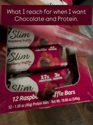 Saturdays call for sweet treats that also check the protein box. That’s where Slim Raspberry Truffle comes in! 17g Protein • 3g Sugar • Vegan • Gluten Free • REAL Dark Chocolate #nugobars #lowsugar #healthychocolate #raspberrytruffle #desserttok #proteinbar