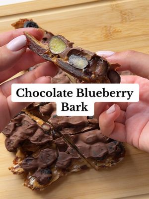 Unfortunately, I do love dessert disguised as a healthy snack 😋 Recipe: 🫐 smashed dates 🥜 peanut butter 💙 Fruitist Jumbo Blueberries 🍫 dark chocolate drizzle Freeze for 15 min + enjoy. #chocolatebark #blueberries #healthydessert #Recipe #fyp 