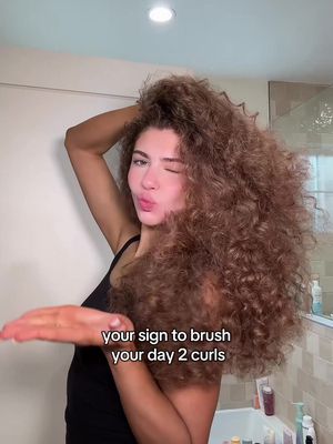 80s volume is back⚡️ #curlyhair #3acurls #curls #curlyhairstyle 