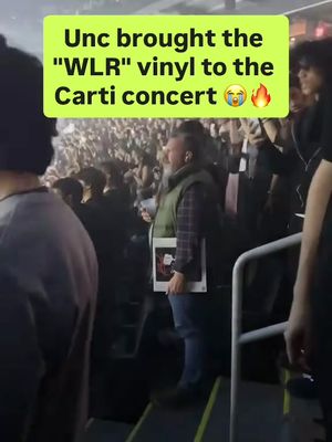 W Dad for bringing his son to the Carti concert and holding his vinyl 🔥 Y'all think he enjoyed the performance ⁉️ 🎥: southsideatlantababy1/ tt