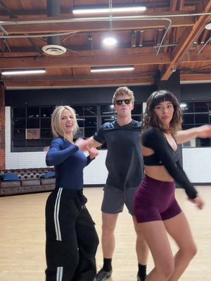 LFG!!! Dream team right here - @Robert Irwin is golden retriever energy and we love it @Xóchitl Gómez 