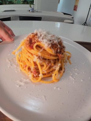 This guy thinks he makes the perfect spaghetti bolognese… #food #cooking #pasta #spaghettibolognese #CookingHacks 