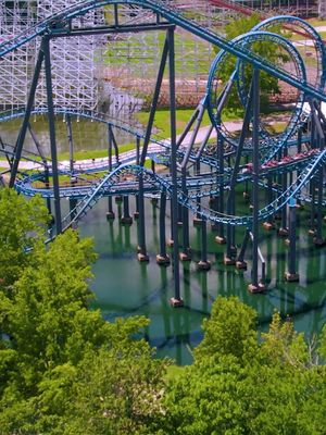 POV: now you know how the birds feel flying over the best theme parks in the U.S. 🦅 📍: @sixflagsovergeorgia