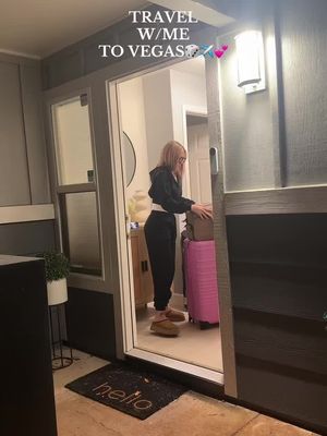 TRAVEL WITH ME TO VEGAS✈️  @Codi Kaimana Fabella  @deizsam @dezire.moniz #travelwithme #travel #vegastiktok #vegas #girlstrip 