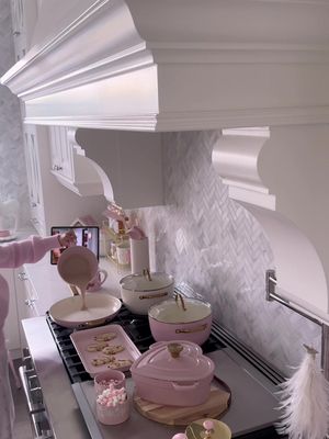Come spend the day with me and let’s have an elf moment together!🎅🏻🎀⛸️Cleaning, cooking, and getting into the Christmas spirit…✨🥞💖 #fyp #sunday 