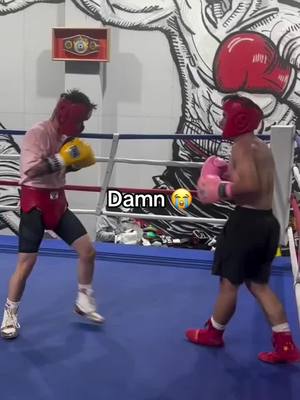 “Light spar fam” 💀 (h/t li_guiming_boxing/IG) #sparring #boxer #boxing 