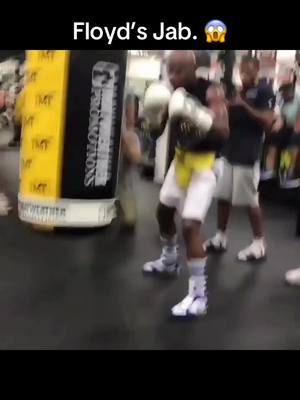 How does one acquire this jab 😭 @Floyd Mayweather #floydmayweather #boxer #boxing 