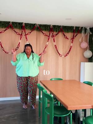 I’m going to be so sad when I have to take this down lol #holidaydecor #homedecor #garland 
